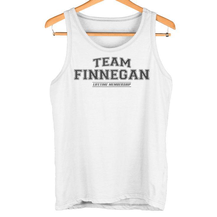 Team Finnegan Stolzer Familienname Nachname Geschenk Raglan Tank Top