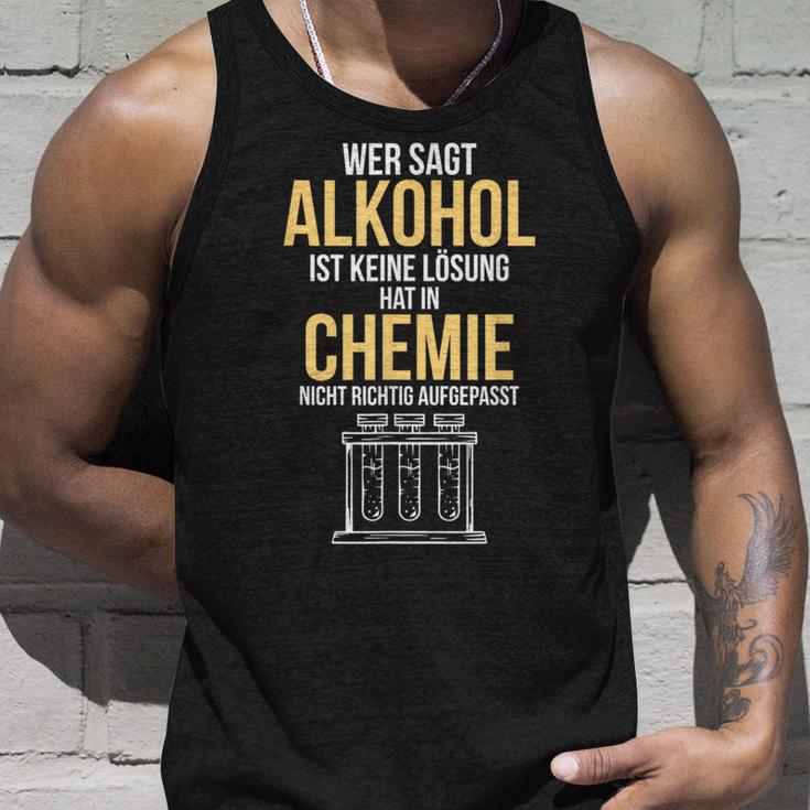 Alcohol Is A Solution Chemist Scientist Tank Top Geschenke für Ihn