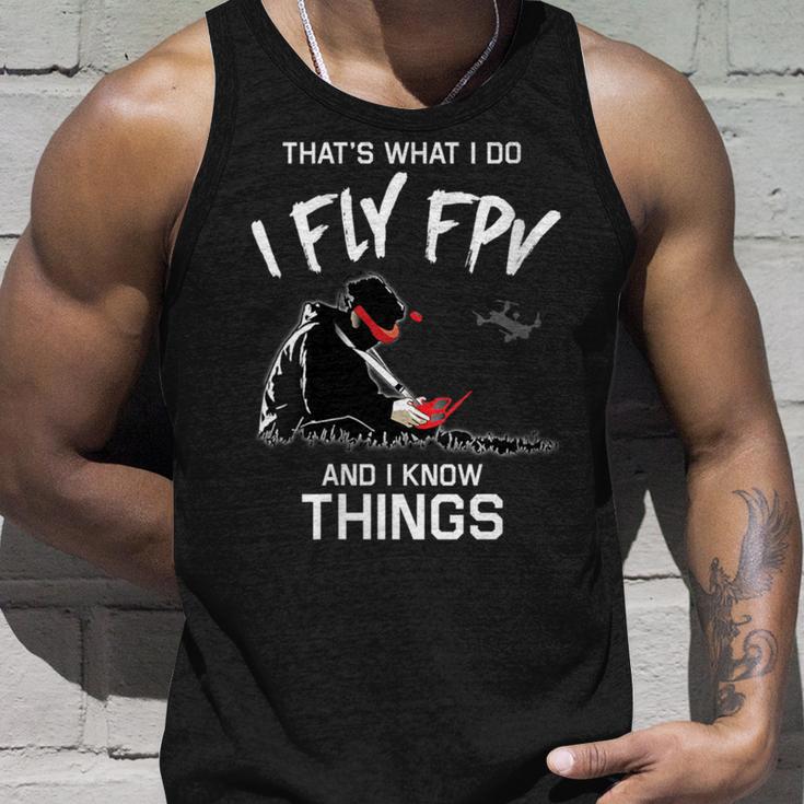 Damen Das Ist Was Ich Tue Ich Fliege Fpv Und Ich Weiß Dinge Mit-Ausschnitt Tank Top Geschenke für Ihn