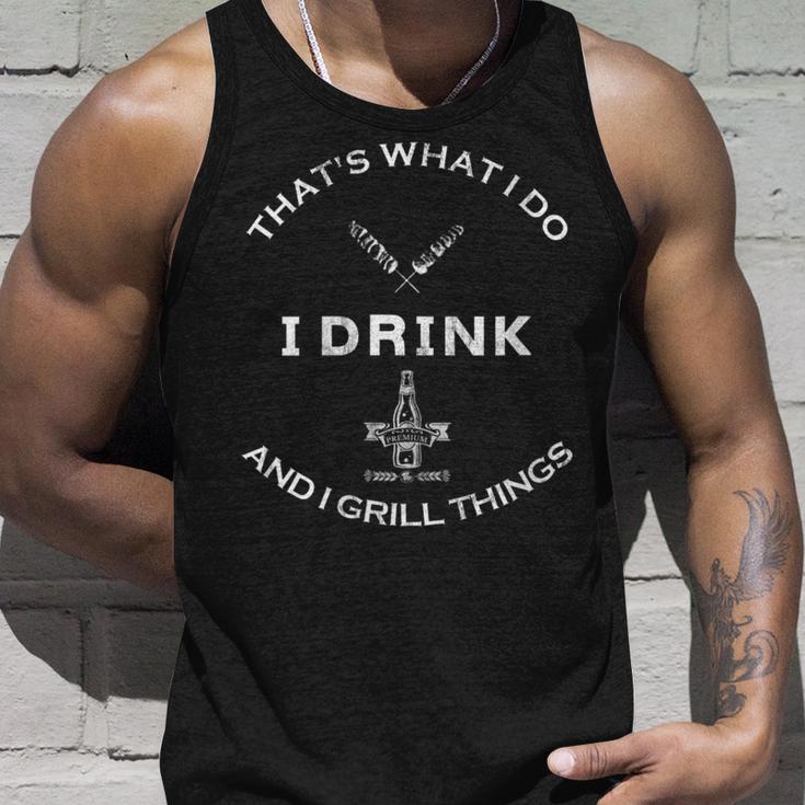 Damen Das Ist Was Ich Tue Ich Trinke Und Ich Grille Dinge Mit-Ausschnitt Tank Top Geschenke für Ihn