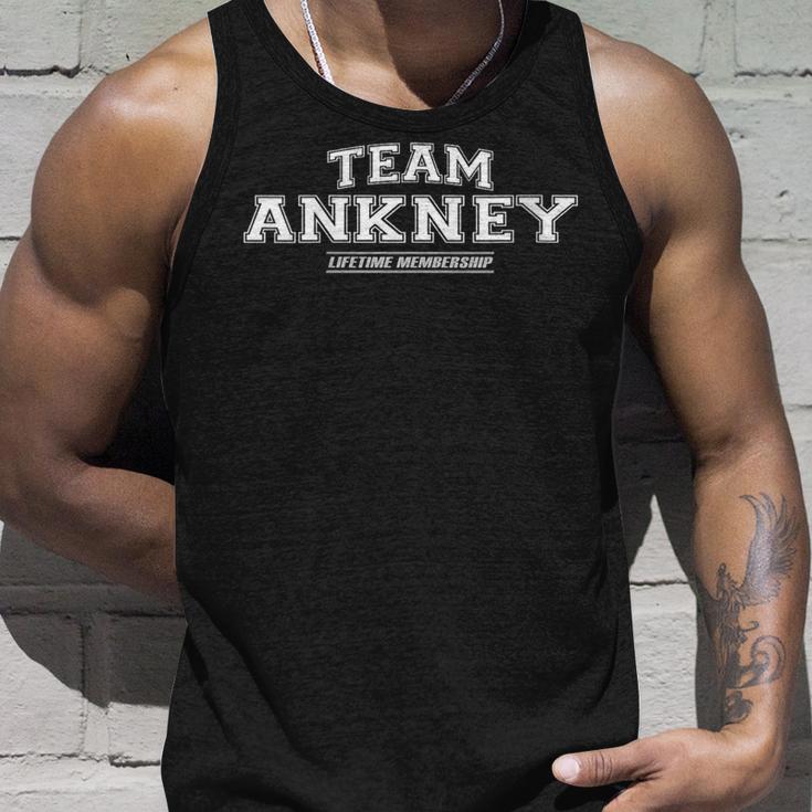 Damen Team Ankney Stolzer Familienname Nachname Mit-Ausschnitt Tank Top Geschenke für Ihn