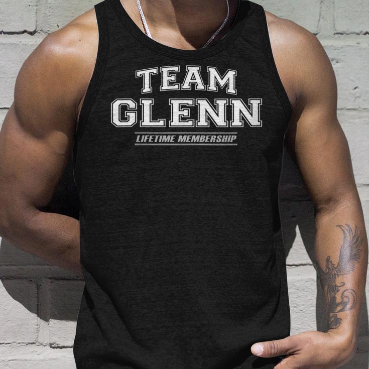 Damen Team Glenn Stolzer Familienname Nachname Geschenk Mit-Ausschnitt Tank Top Geschenke für Ihn