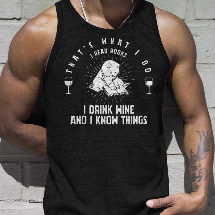 Das Ist Was Ich Mache Ich Lese Bücher Ich Trinke Wein Ich Weiß Dinge Tank Top Geschenke für Ihn