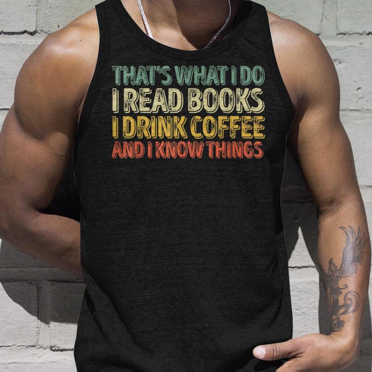 Das Ist Was Ich Mache Ich Lese Büches Ich Trinke Kaffee Ich Weiß Dinge S Tank Top Geschenke für Ihn