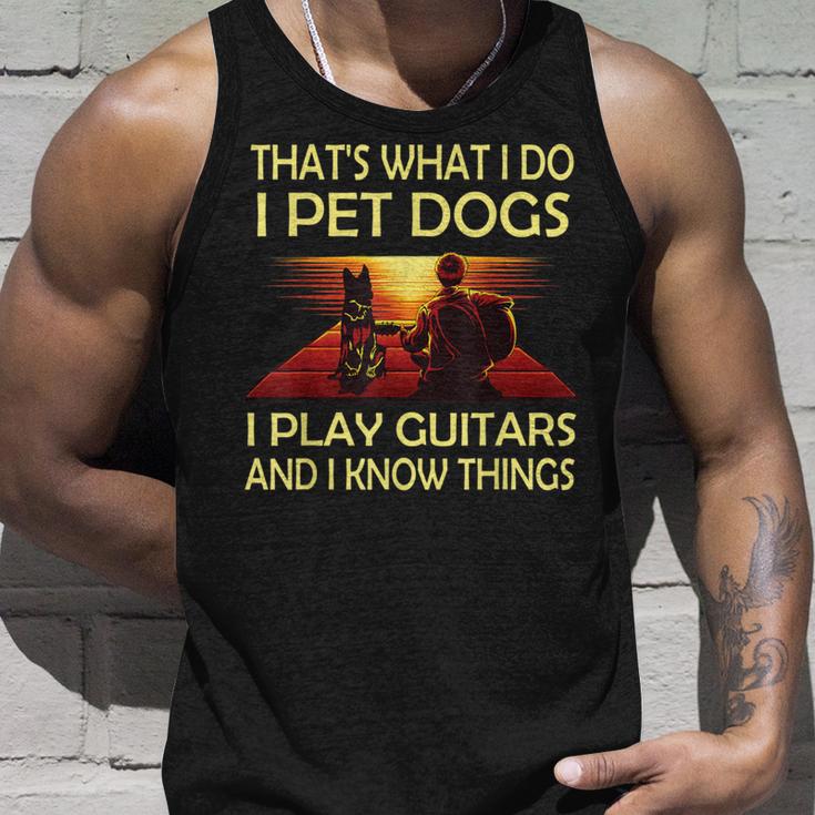 Das Ist Was Ich Mache Ich Pet Dogs Ich Spielen Gitarren Und Ich Weiß Dinge Tank Top Geschenke für Ihn