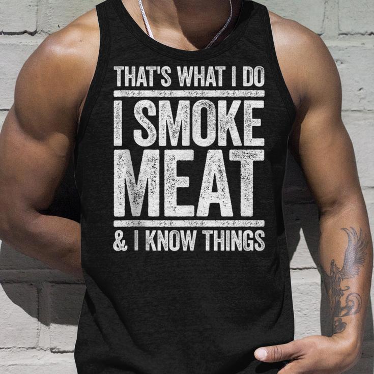 Das Ist Was Ich Mache Ich Rauche Fleisch Und Ich Weiß Dinge Bbq Tank Top Geschenke für Ihn