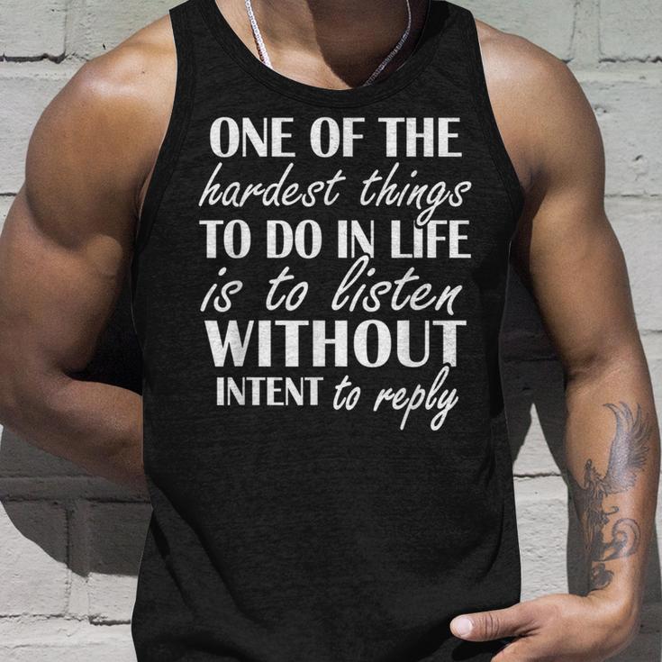 Eines Der Schwersten Dinge Ist Das Hören Ohne Antwort Tank Top Geschenke für Ihn