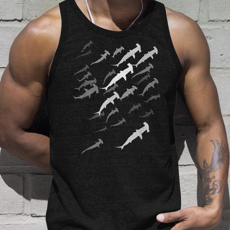 Hammer Shark Swarm Diver Tank Top Geschenke für Ihn