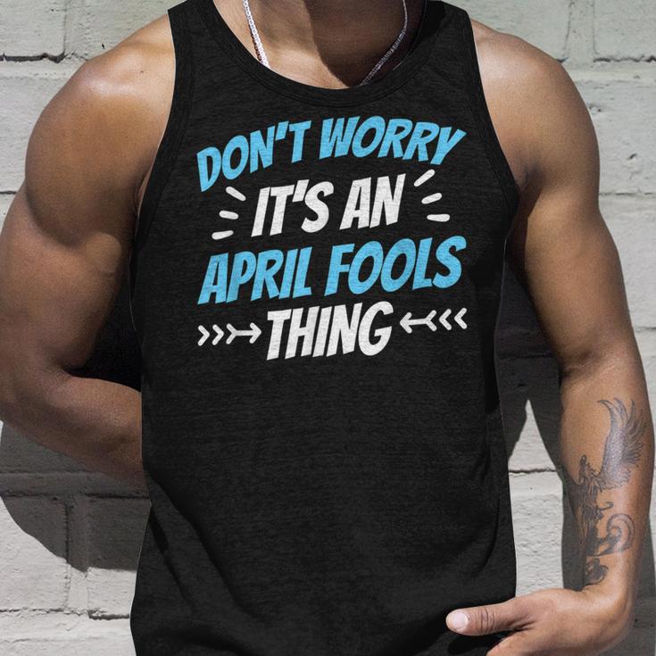 Keine Sorge Das Ist Ein Aprilscherz Ding Witz April Tank Top Geschenke für Ihn