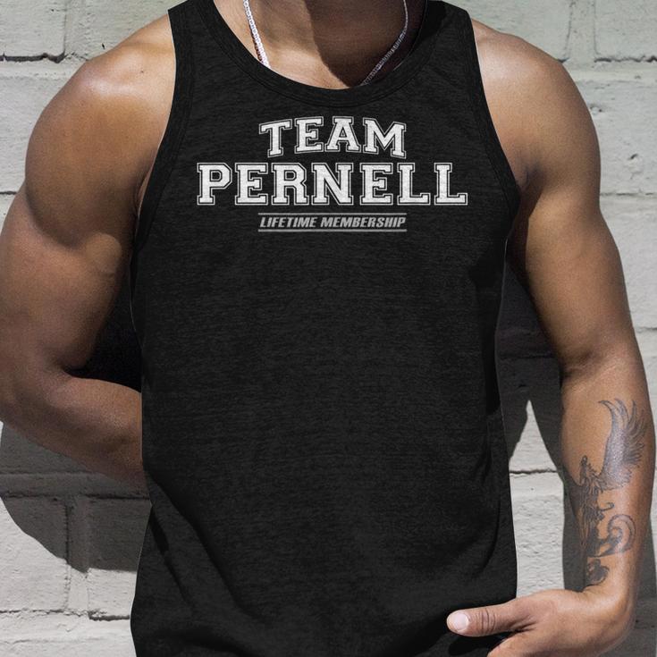 Team Pernell Stolzer Familienname Nachname Geschenk Tank Top Geschenke für Ihn