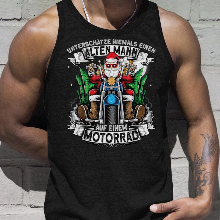 Unterschätze Niemals Einen Alten Mann Auf Einem Motorrad Tank Top Geschenke für Ihn