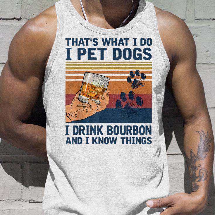 Das Ist Was Ich Mache Ich Pet Dogs Ich Trinke Bourbon Ich Weiß Dinge Tank Top Geschenke für Ihn