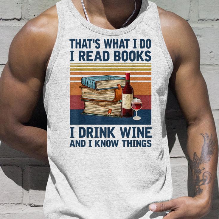 Das Ist Was Ich Tue Ich Lese Bücher Ich Trinke Wein Und Ich Weiß Dinge Gray Tank Top Geschenke für Ihn