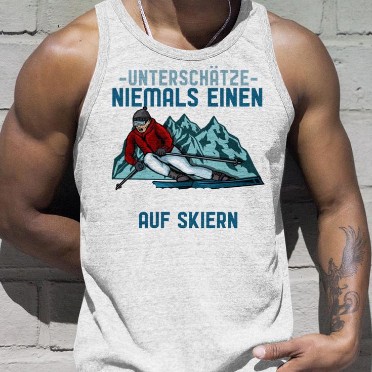 Unterschätze Niemals Einen Alten Mann Auf Skis I Skiing Long-Sleeved Tank Top Geschenke für Ihn