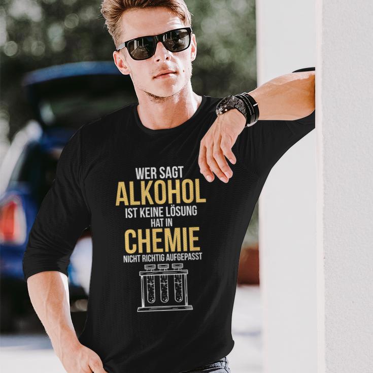 Alcohol Is A Solution Chemist Scientist Langarmshirts Geschenke für Ihn