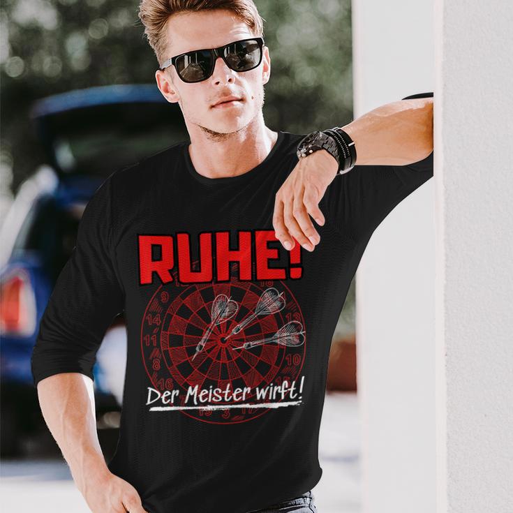 With Darts Quote Ruhe Der Meister Wirft Langarmshirts Geschenke für Ihn