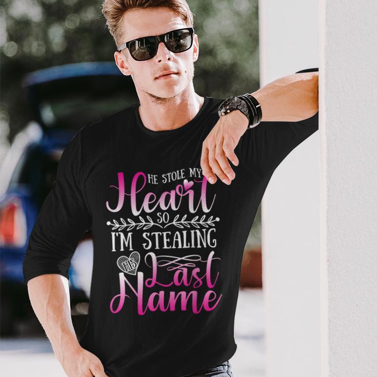 Er Hat Mein Herz Gestohlen Also Stehle Ich Seinen Nachnamen Langarmshirts Geschenke für Ihn