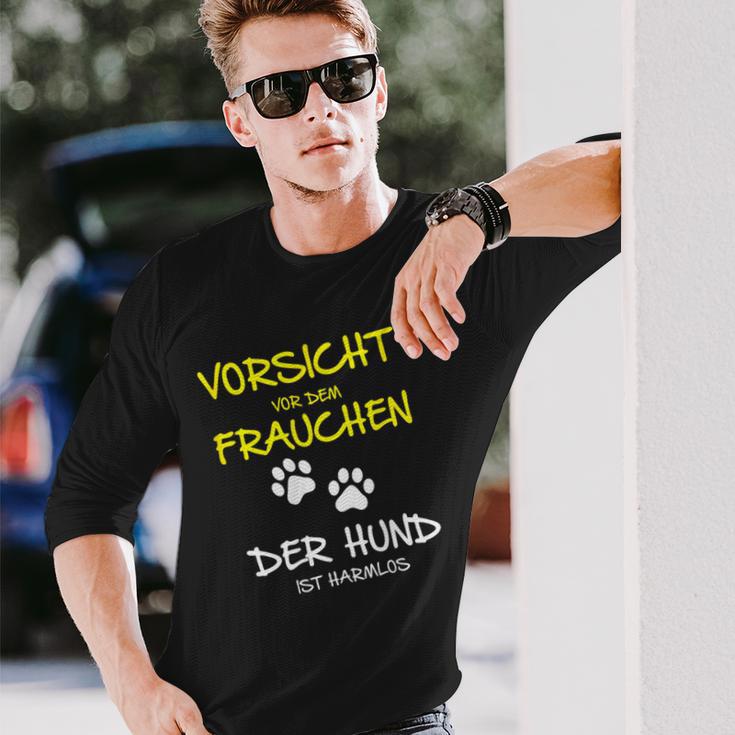 Vorsichtor Dem Frauchen Der Hund Ist Harmlos Careful Before The Langarmshirts Geschenke für Ihn