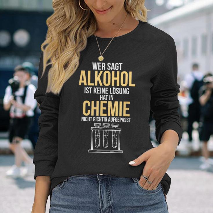 Alcohol Is A Solution Chemist Scientist Langarmshirts Geschenke für Sie