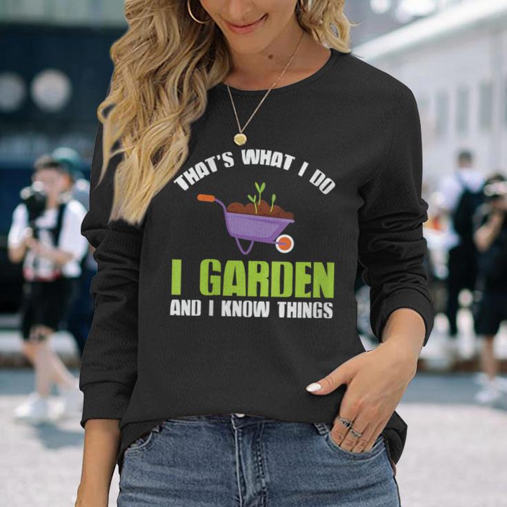 Damen Das Ist Was Ich Im Garten Mache Und Ich Weiß Dinge Mit-Ausschnitt Langarmshirts Geschenke für Sie