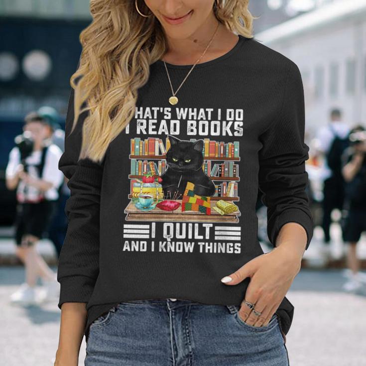 Damen Das Ist Was Ich Mache Ich Lese Bücher Die Ich Quilte Und Ich Weiß Dinge Mit-Ausschnitt Langarmshirts Geschenke für Sie