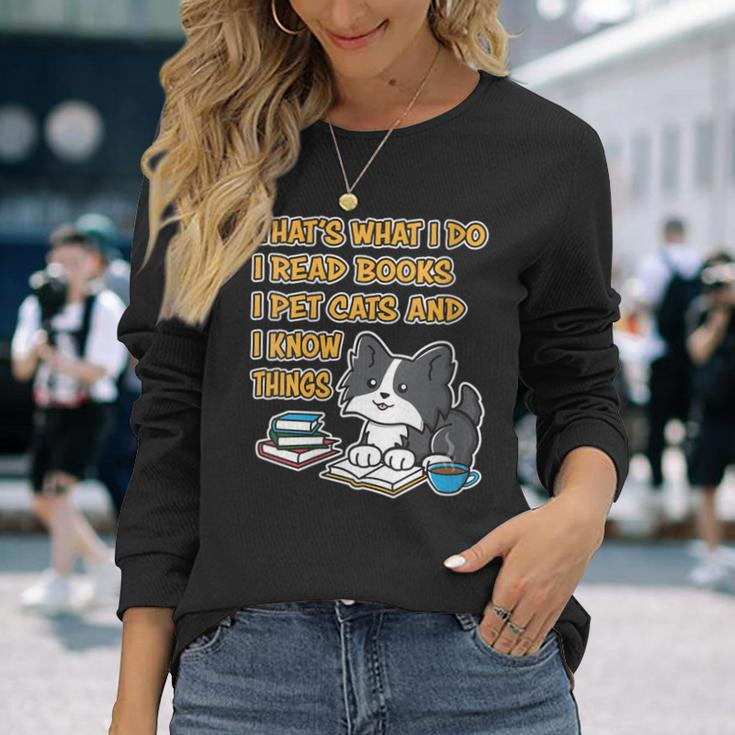 Damen Das Ist Was Ich Mache Ich Lese Bücher Ich Streichle Katzen Und Ich Weiß Dinge Mit-Ausschnitt Langarmshirts Geschenke für Sie