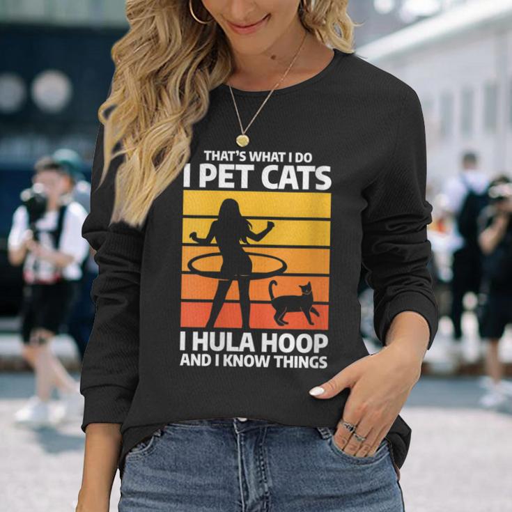 Damen Das Ist Was Ich Mache Ich Streichle Katzen I Hula Hoop Und Ich Weiß Dinge Mit-Ausschnitt Langarmshirts Geschenke für Sie