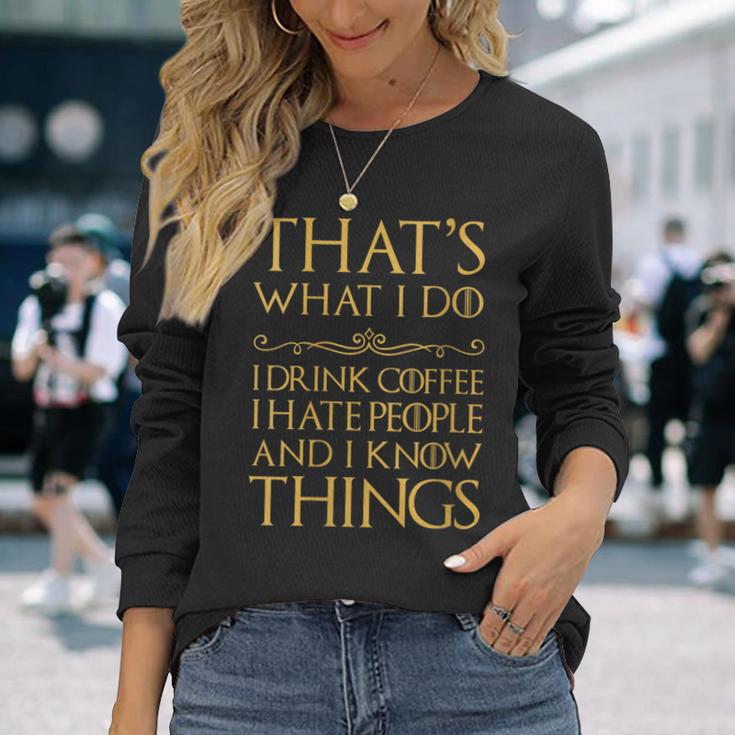 Damen Das Ist Was Ich Mache Ich Trinke Kaffee Ich Hasse Leute Ich Weiß Dinge Mit-Ausschnitt Langarmshirts Geschenke für Sie