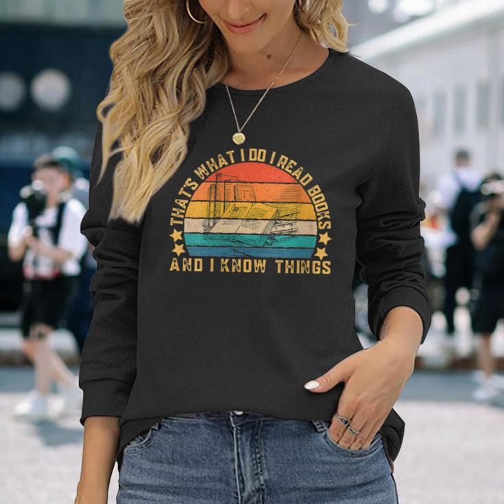 Damen Das Ist Was Ich Tue Ich Lese Bücher Und Ich Weiß Dinge Mit-Ausschnitt Langarmshirts Geschenke für Sie