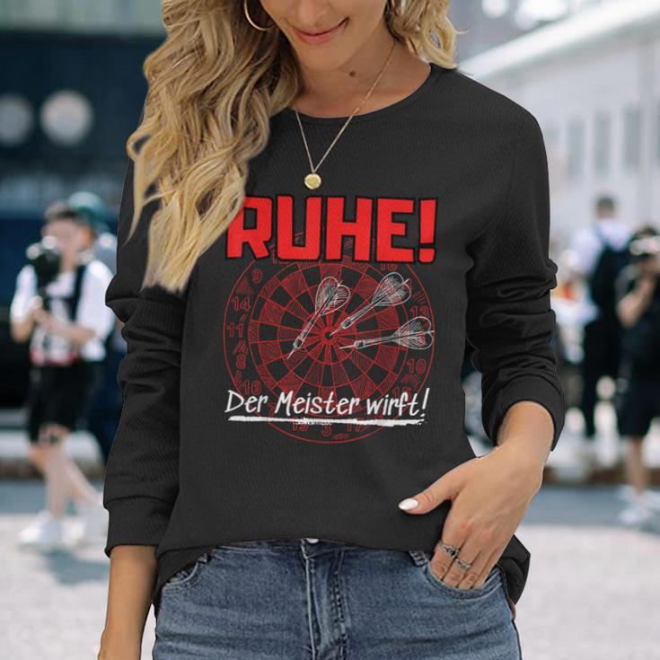 With Darts Quote Ruhe Der Meister Wirft Langarmshirts Geschenke für Sie