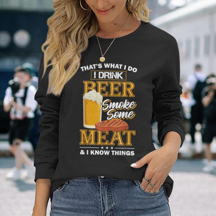 Das Ist Was Ich Tue Ich Trinke Bier Rauch Etwas Fleisch Ich Weiß Dinge Langarmshirts Geschenke für Sie