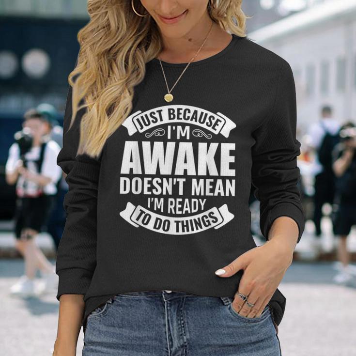 Nur Weil Ich Wach Bin Bedeutet Nicht Dass Ich Bereit Ist Dinge Zu Tun Langarmshirts Geschenke für Sie