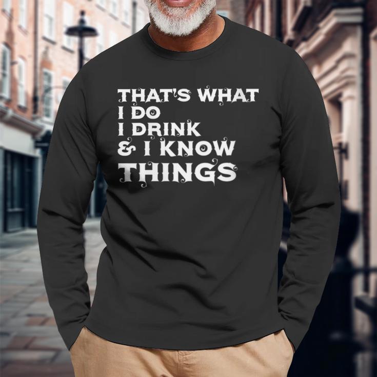 Damen Das Ist Was Ich Trinke Und Ich Weiß Dinge Weißer Text Mit-Ausschnitt Langarmshirts Geschenke für alte Männer