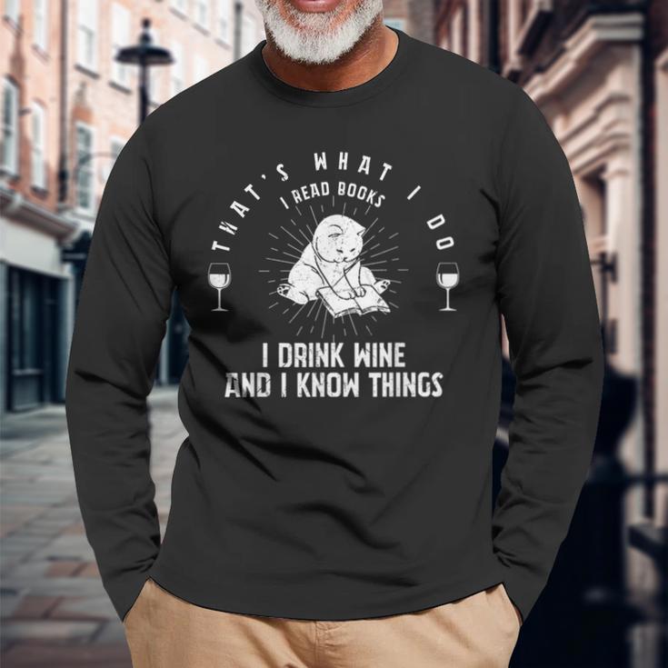 Das Ist Was Ich Mache Ich Lese Bücher Ich Trinke Wein Ich Weiß Dinge Langarmshirts Geschenke für alte Männer