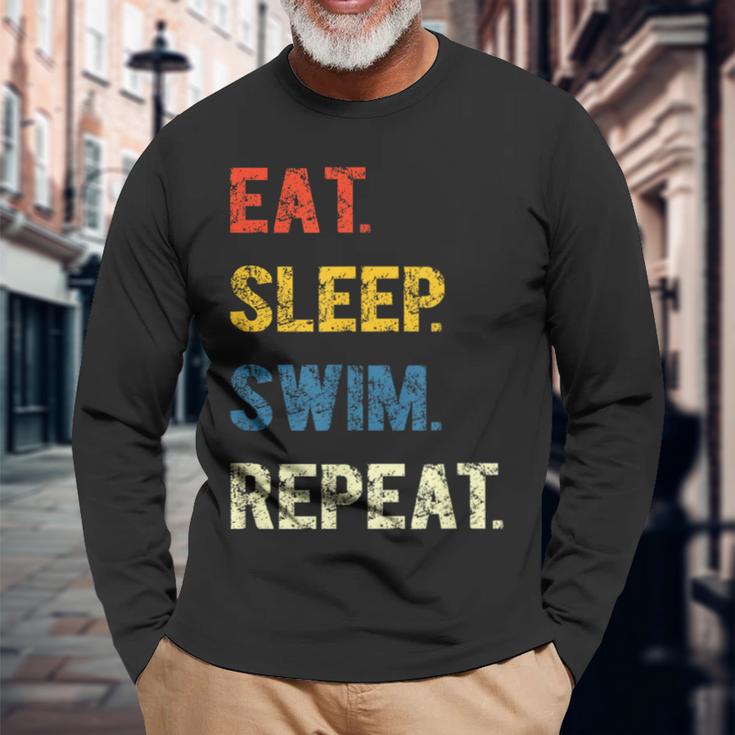 Eat Sleep Swim Repeat Schwimmer Schwimmen Langarmshirts Geschenke für alte Männer