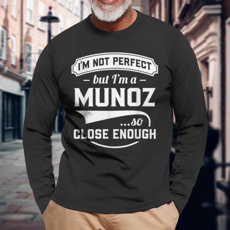 Ich Bin Nicht Perfekt Aber Ich Bin Ein Munoz So Nah Genug Nachname Langarmshirts Geschenke für alte Männer