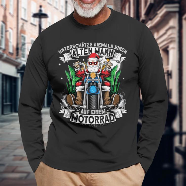 Unterschätze Niemals Einen Alten Mann Auf Einem Motorrad Langarmshirts Geschenke für alte Männer