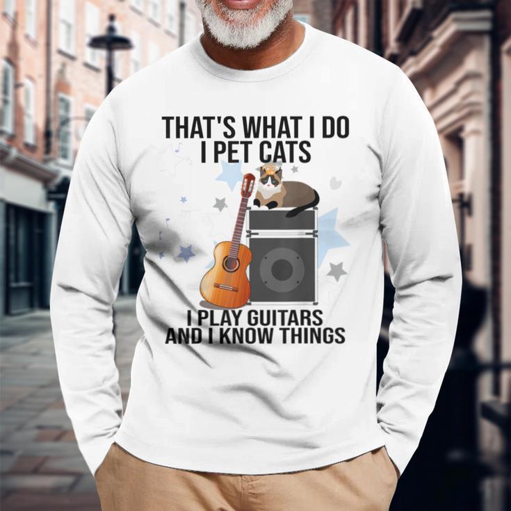 Das Ist Was Ich Mache Ich Streichle Katzen Ich Spiele Gitarre Und Ich Weiß Dinge Langarmshirts Geschenke für alte Männer