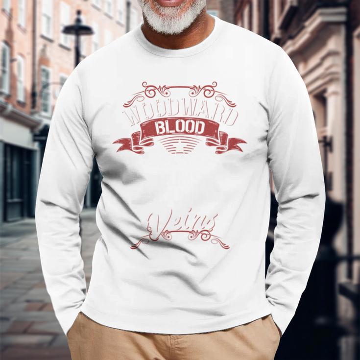 Woodward Blood Runs Through Myeins Last Name Family Langarmshirts Geschenke für alte Männer