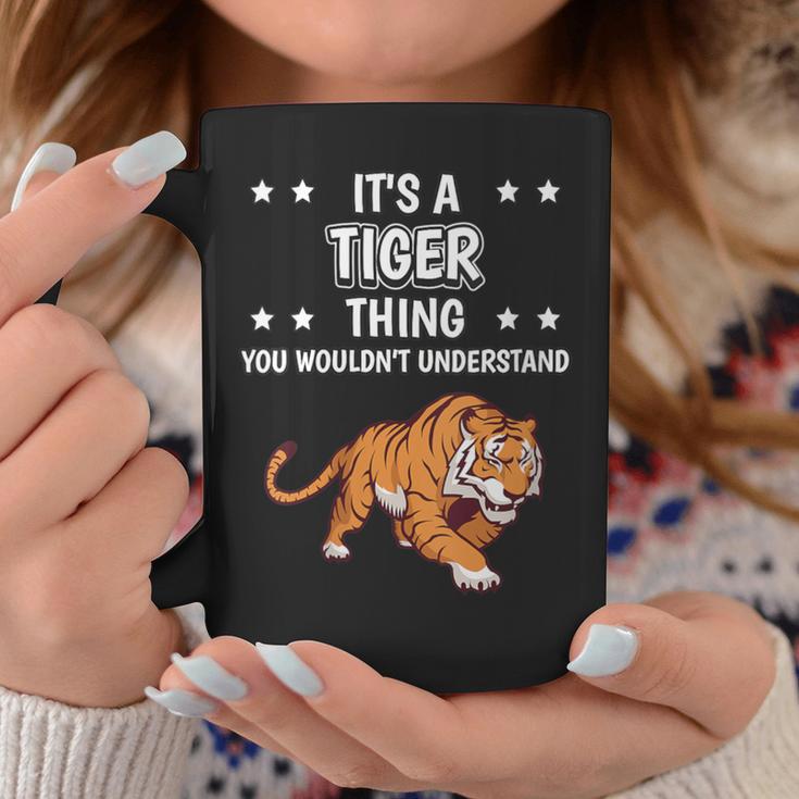 Damen Ist So Ein Tiger Ding Lustiger Spruch Tiger Mit-Ausschnitt Tassen Lustige Geschenke