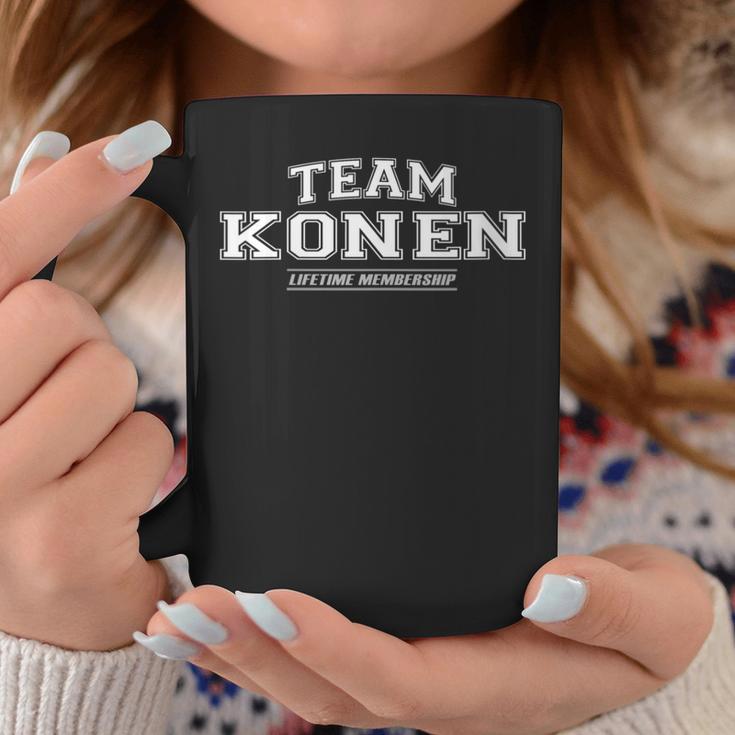 Damen Team Konen Stolzer Familienname Nachname Geschenk Mit-Ausschnitt Tassen Lustige Geschenke