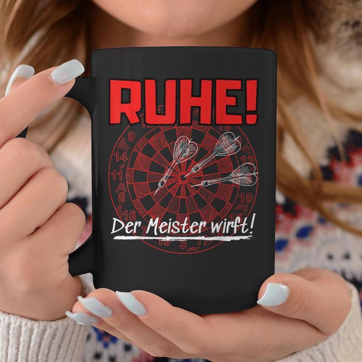 With Darts Quote Ruhe Der Meister Wirft Tassen Lustige Geschenke