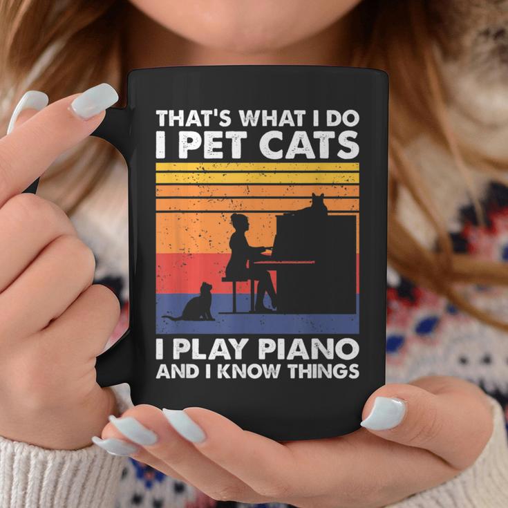 Das Ist Was Ich Mache Ich Streichle Katzen Ich Spiele Klavier Und Ich Weiß Dinge Tassen Lustige Geschenke