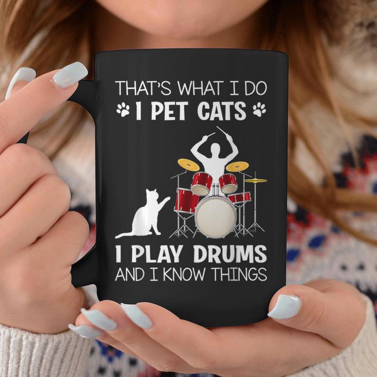 Das Ist Was Ich Tue Ich Pet Cats Ich Spiele Schlagzeug Ich Weiß Dinge Tassen Lustige Geschenke