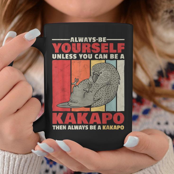 Sei Ein Kakapo New Zealand Parrot Slogan Tassen Lustige Geschenke