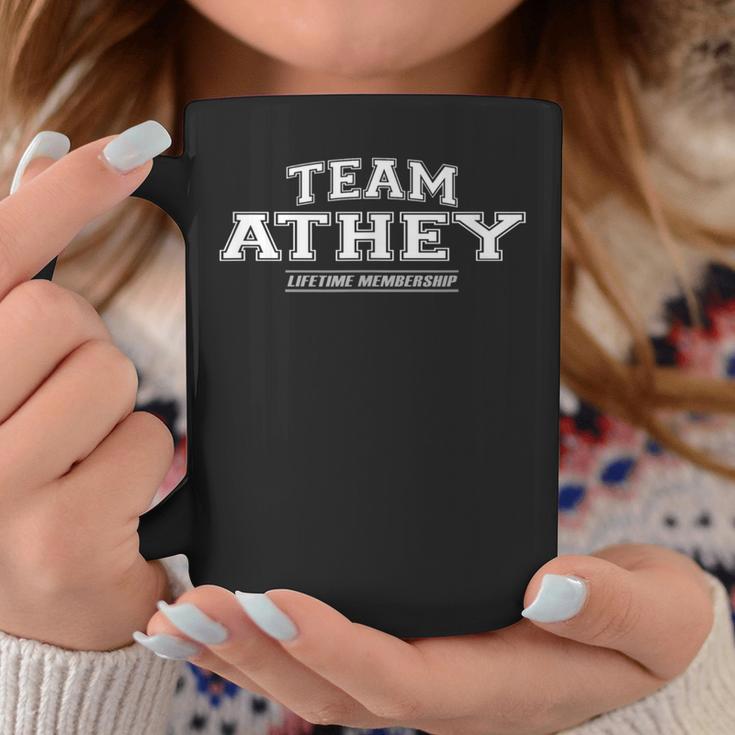 Team Athey Stolzer Familiennachname Nachname Geschenk Tassen Lustige Geschenke