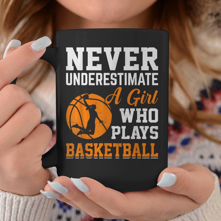 Unterschätze Niemals Ein Girl Das Basketball Plays Tassen Lustige Geschenke