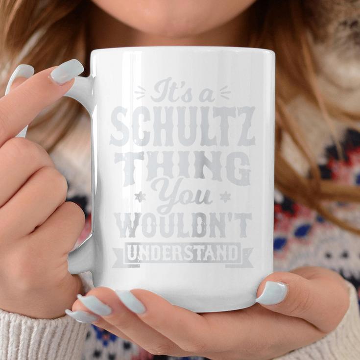 It's A Schultz Thing You Wouldnt Understand Nachname Nachname Raglan Tassen Lustige Geschenke