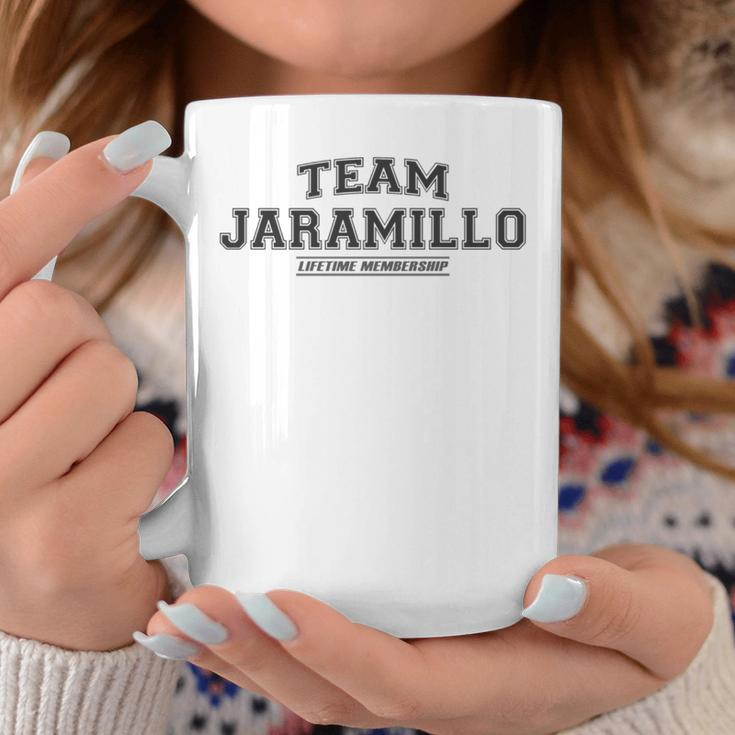 Team Jaramillo Proud Surname Last Name Gray Tassen Lustige Geschenke