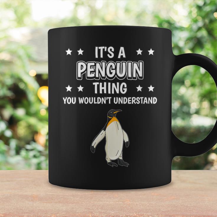 Damen Ist So Ein Pinguin Ding Lustiger Spruch Pinguine Mit-Ausschnitt Tassen Geschenkideen